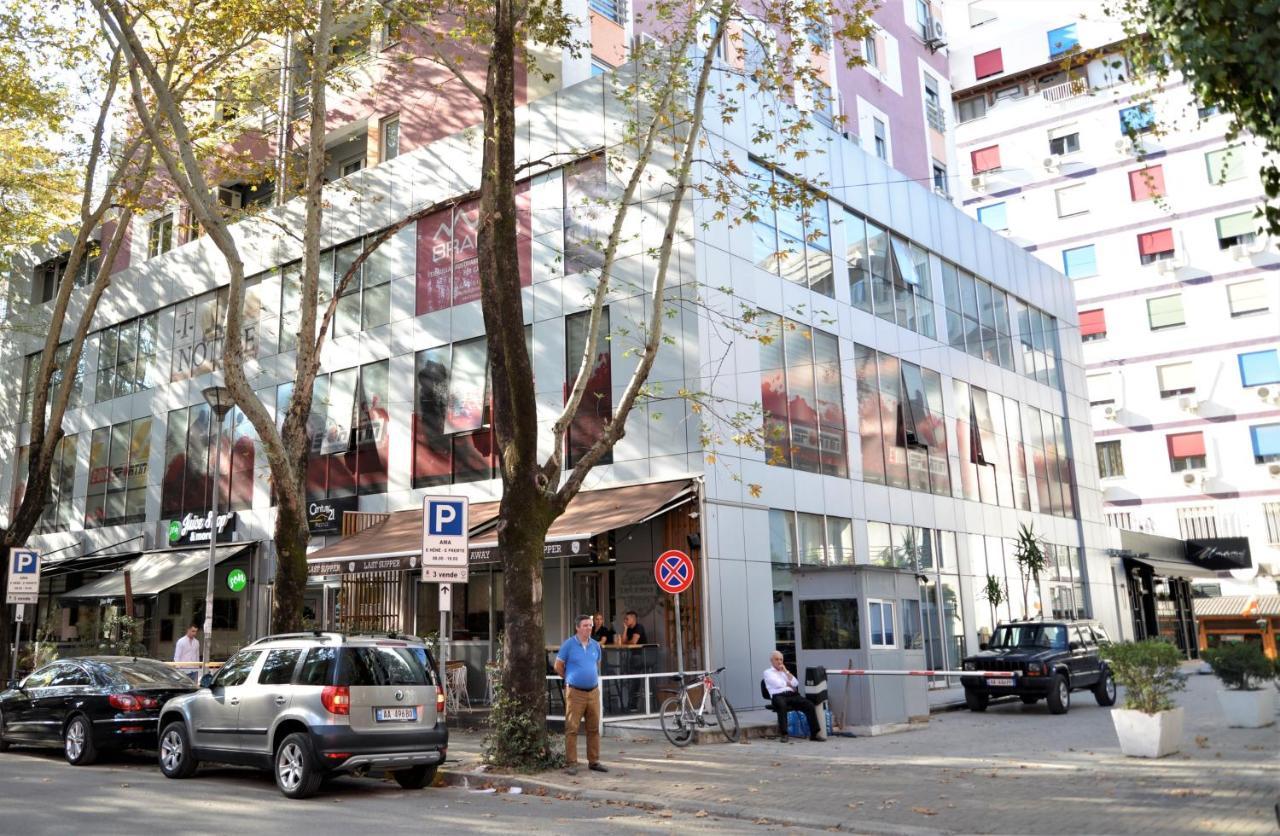 Haris Apartments Tirana Esterno foto
