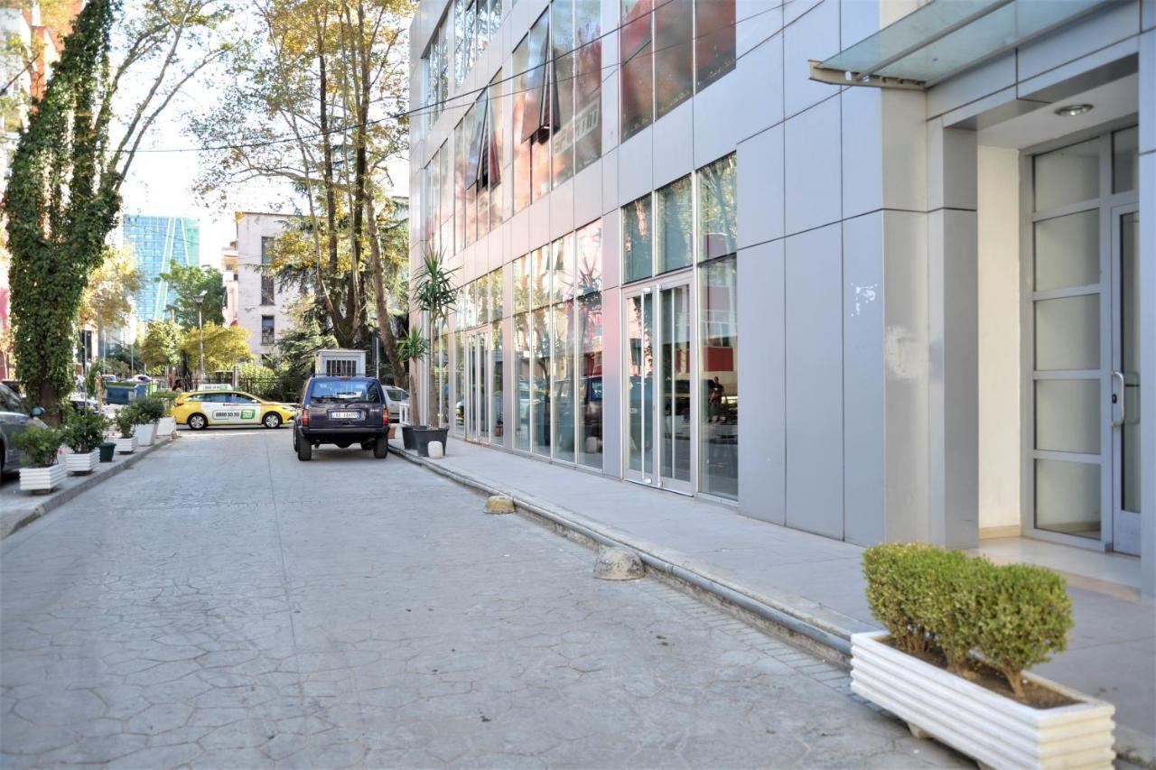 Haris Apartments Tirana Esterno foto